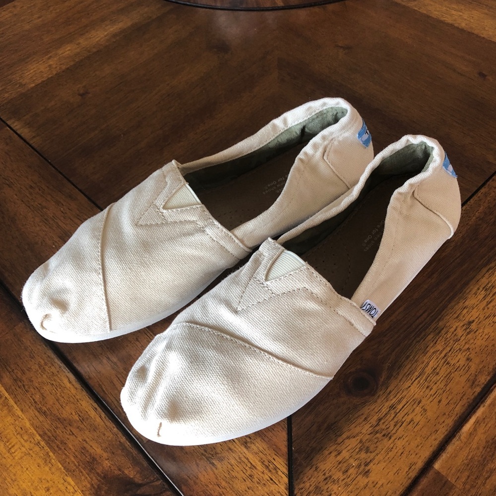 Toms classics in off white